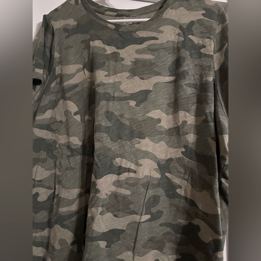 2 Old Navy Everywhere Women’s XL Tall T-Shirts –Tie-Dye “Chillin’ All Day”& Camo - Picture 3 of 4
